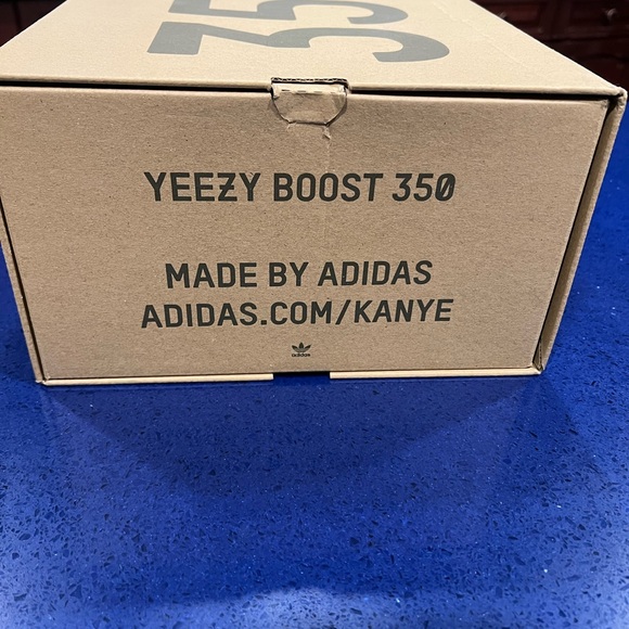 The YEEZY BOOST 350 V2 - NEW - Picture 5 of 7